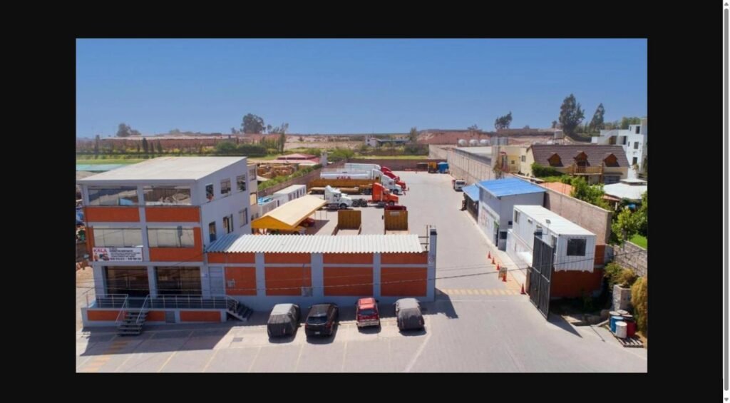 Alquiler de Local Industrial con Oficinas en Via de Evitamiento – Cerro Colorado